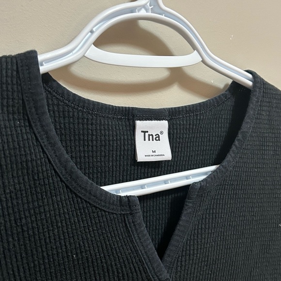 SOLD TNA black cropped waffle shirt - Picture 3 of 3